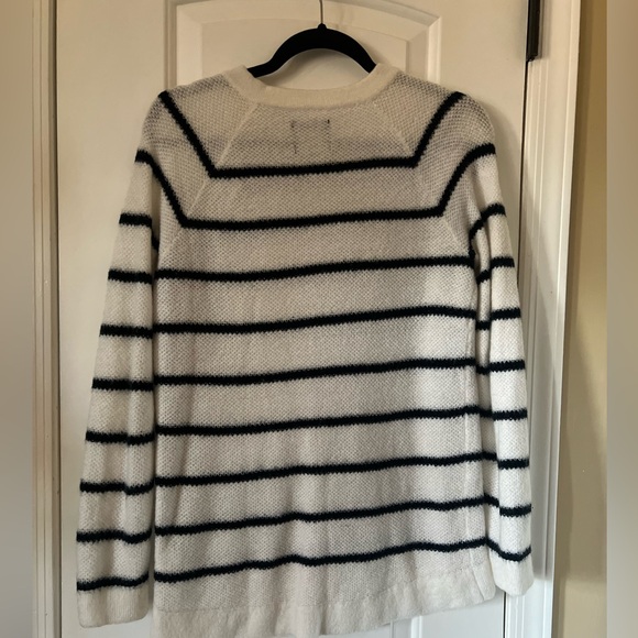 Women Abercombie & Fitch Sweater Ladies Size M Gently Used Striped Sweater - Picture 4 of 4